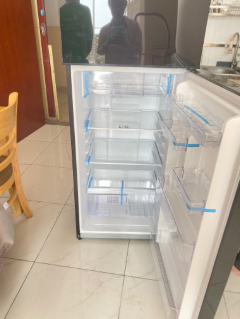 Tủ làm lạnh nhanh, nhẹ, đẹp. Tiết kiệm điện. Do nhà mình mới mua, trc giờ chưa có tủ lạnh nên do đc lượng tiêu thụ điện trong tháng. Từ lúc mua tủ lạnh tiền điện tăng thêm 40k/tháng Tủ làm lạnh nhanh, nhẹ, đẹp. Tiết kiệm điện. Do nhà mình mới mua, trc giờ chưa có tủ lạnh nên do đc lượng tiêu thụ điện trong tháng. Từ lúc mua tủ lạnh tiền điện tăng thêm 40k/tháng