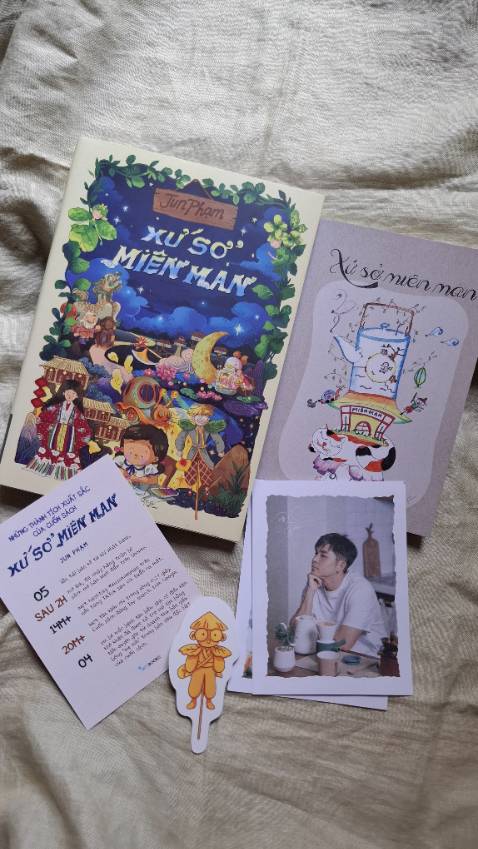 Cuốn sách dành cho thiếu nhi với ngôn từ hồn nhiên, trong sáng và những hình ảnh gần gũi, bình dị “rất Việt Nam”. Cuốn sách được in màu hoàn toàn cùng chất giấy dày dặn. Sách phiên bản đặc biệt được tặng bookmark, sticker, sổ tay và postcard.