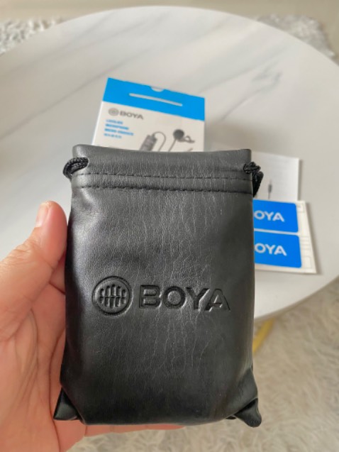 Sản phẩm đóng gói chắc chắn, có bao đựng khá tiện. Các bạn xài iphone thì cần mua thêm bộ chuyển lighting sang 3.5 nữa để có thể cắm vô đt được.

Về chất lượng thu mình cảm thấy ko trong và rõ bằng dùng iphone thu trực tiếp. Môi trường mình thử nghiệm trong phòng ko có tạp âm.