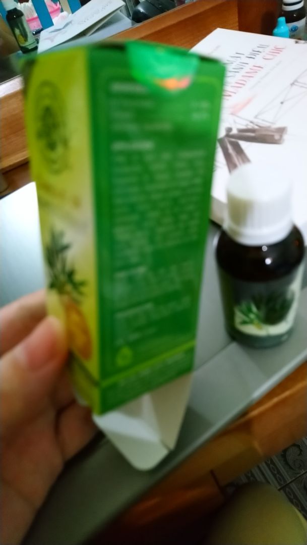 Niêm phong phần trên nhưng không niêm phong phần dưới hộp. Mặc dù chai vẫn nguyên seal nhưng không hiểu sao loang lổ và đổ hết ra hộp. Nhận hàng mà mở ra dính hết dầu ra tay. Niêm phong phần trên nhưng không niêm phong phần dưới hộp. Mặc dù chai vẫn nguyên seal nhưng không hiểu sao loang lổ và đổ hết ra hộp. Nhận hàng mà mở ra dính hết dầu ra tay.