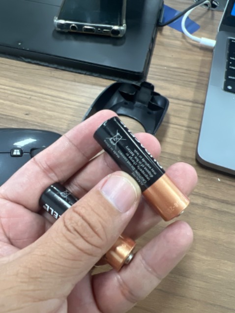 Pin dỏm - dùng không đến 1 ngày đã hết pin