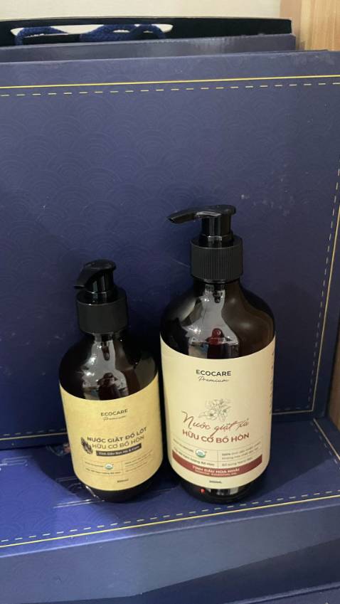 Nước giặt mùi hương rất dễ chịu giặt sạch hết vết bẩn shop giao hàng nhanh gói hàng rất cẩn thận cảm ơn shop rất nhiều tặng shop 5 sao