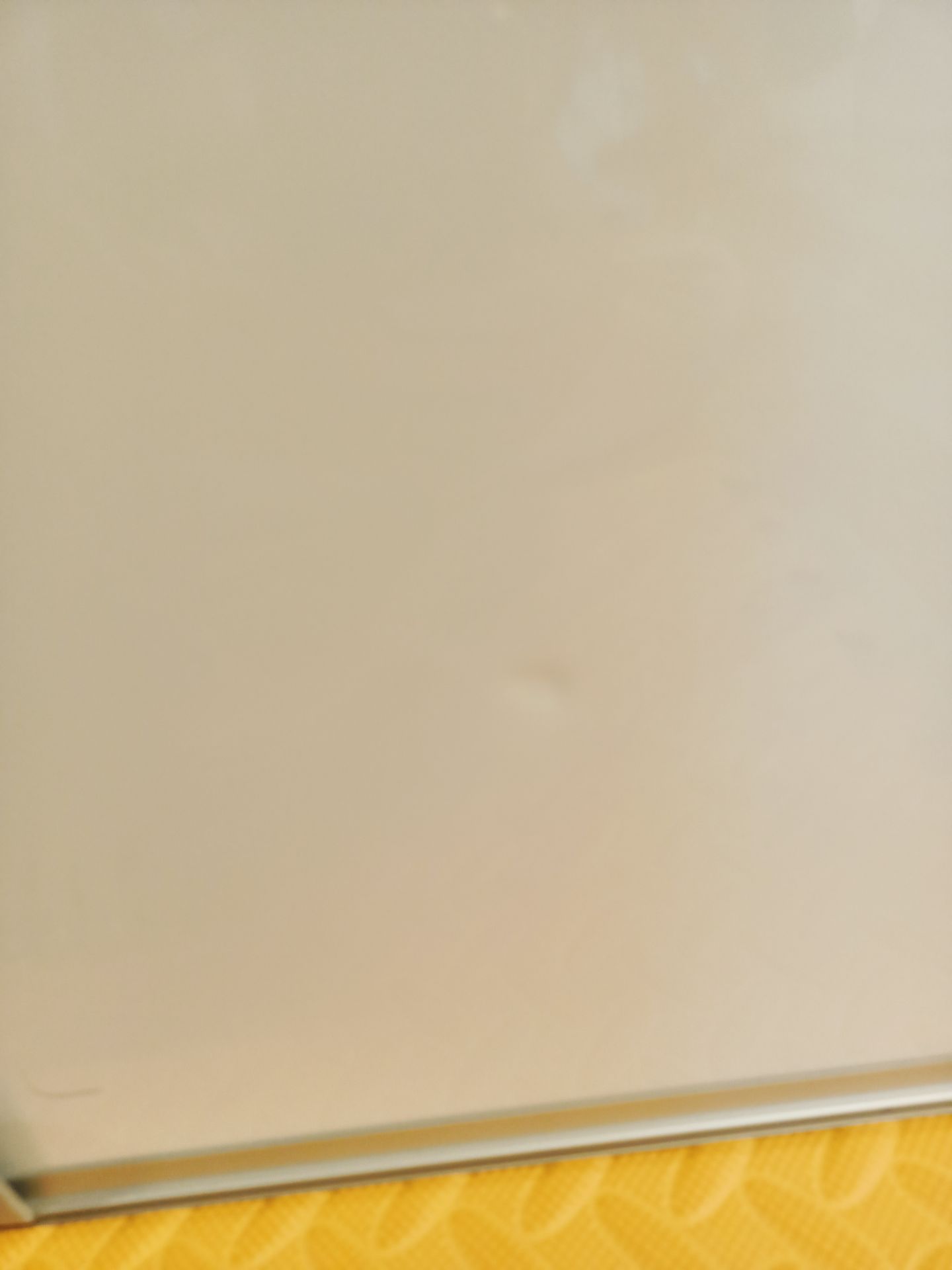 bảng bị lõm một đường dài và lõm một đường tròn. Nhưng do sp to bự, thí điều ship k giao nhưng r rốt cuộc ship củn mần siêng giao, do kho ở thị trấn đóng cửa nên ship pải lấy hàng ở kho cách đó hơn 20km với sp 1m3x90cm nên thui nhận sp bị lỗi nhưng vc cả một quá trình, coi như mua sp lỗi với giá giảm zậy!