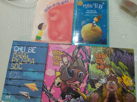 Sách đẹp, giao hàng nhanh, trong sách có kèm thẻ nhân vật.