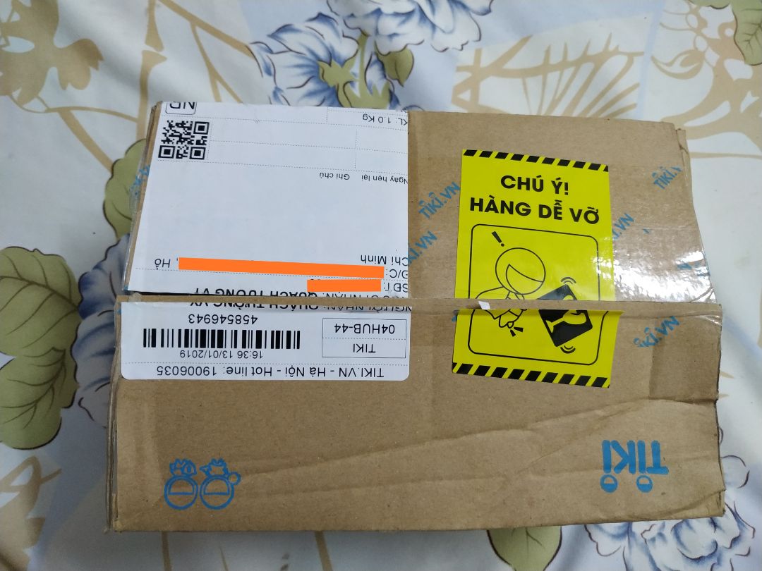 Lúc mình mới khui hộp ra thì phát hiện sản phẩm bị đứt vòi xịt, hơi thất vọng. Mình từng mua hàng trên tiki nhiều lần, chỉ có lần này bị vỡ dù có dán tem hàng dễ vỡ trên nắp hộp. Hy vọng lần sau sẽ không bị nữa!