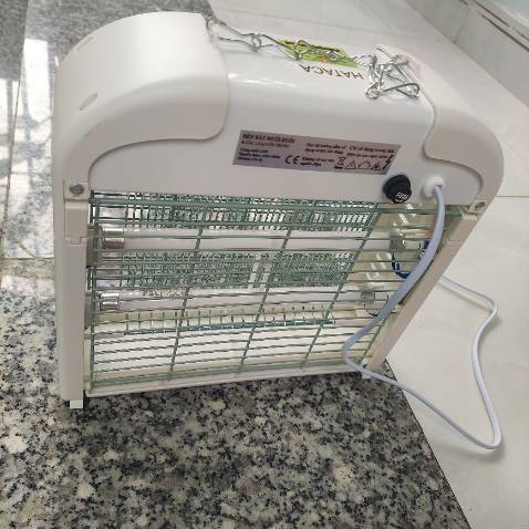 Đóng gói không kỹ, mở ra thấy một chân bị gãy phải lấy keo 502 dán lại