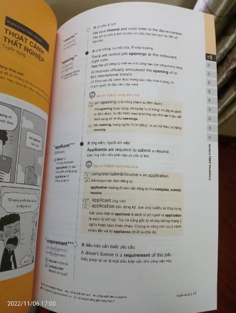 Sách có nhiều từ vựng hay cũng như là chỉ dẫn về cách học hợp lý. Chia ra thành các trình độ từ cơ bản cho đến 800 điểm hoặc 900 điểm. Mỗi từ có phiên âm và giải nghĩa cũng như cả các từ liên quan nữa rất chi tiết. Tuy nhiên sách có nhiều từ vựng nhưng lại không có mục nghe không quét QR để nghe được cho nên cho ba sao ạ.