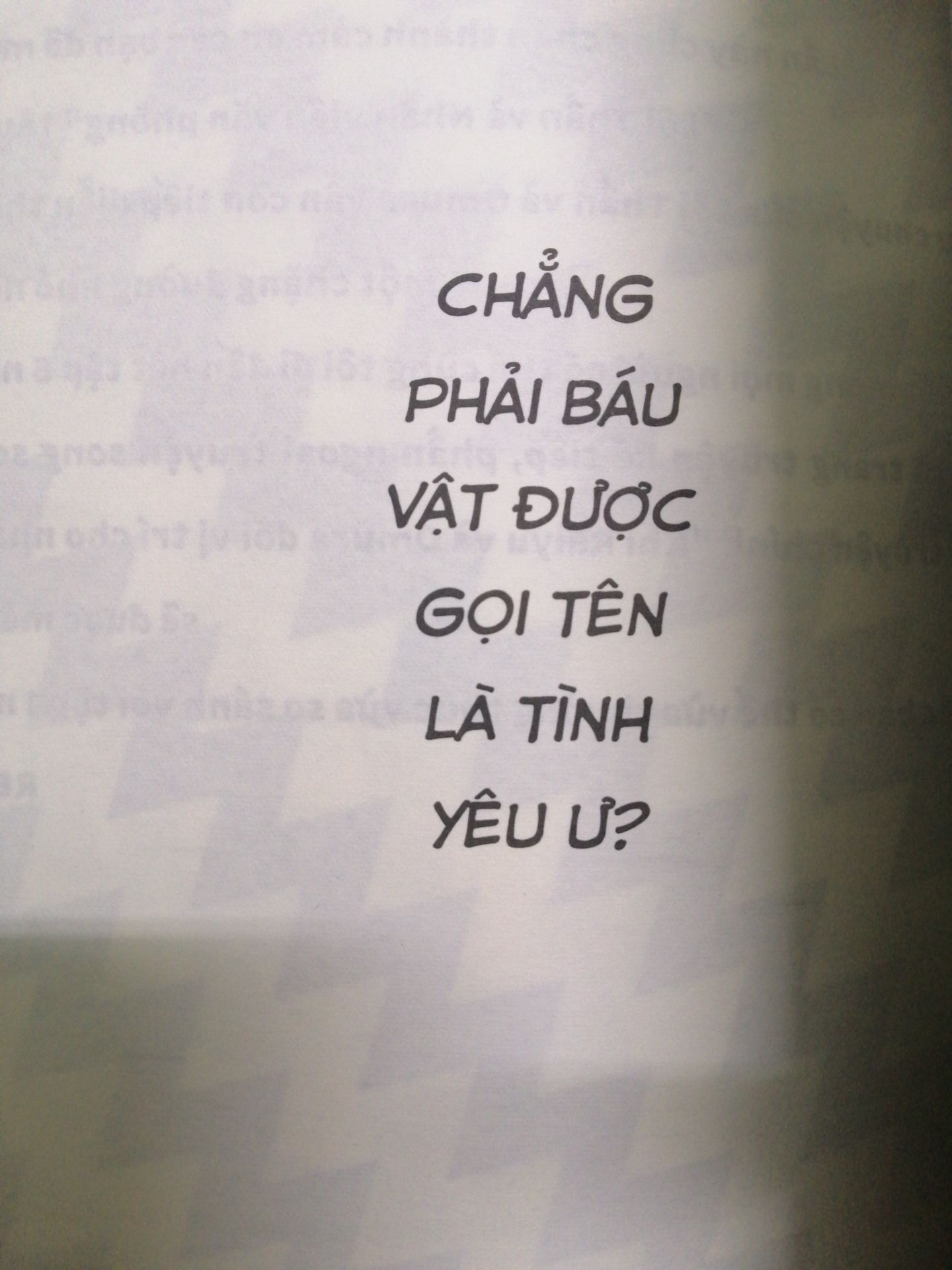 lúc đặt hàng thì có nhấn bọc bookcare nhưng lúc giao lại khuông thấy cái bookcare nào, trong khi lịch sử dùng bookcare của mình đã báo sử dụng rồi.
anw sách vẫn xịn mịn như những cuốn trước, chắc vì tập này xác nhận tình cảm nên làm bìa màu hồng cưng xỉu :))