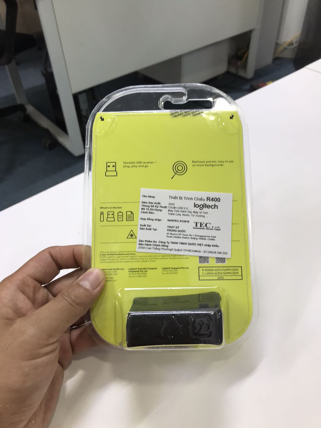 Tôi đã nhận đường hàng, tuy nhiên số seri trên thiết bị và trên hộp không giống nhau! Tôi đề nghị giải thích giúp!