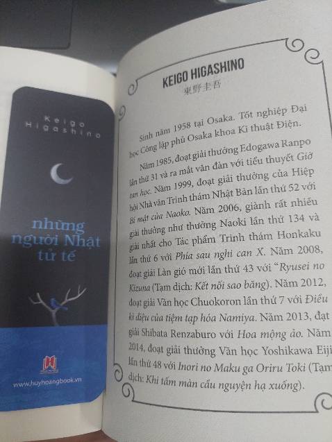 9 truyện ngắn với các chủ đề khác nhau chủ yếu khai thác khía cạnh tâm lý con người, vốn dĩ là thế mạnh của tác giả. Cách kể chuyện nhẹ nhàng mà cuốn hút, những tình huống bất ngờ thậm chí mang màu sắc kỳ ảo cho ta thấy phần nào bức tranh văn hóa đan xen giữa truyền thống và hiện đại trong xã hội Nhật bản.
Một nhà văn chuyên về trinh thám khi kể chuyện đời thường thì cái kết cũng luôn là những bất ngờ thú vị.