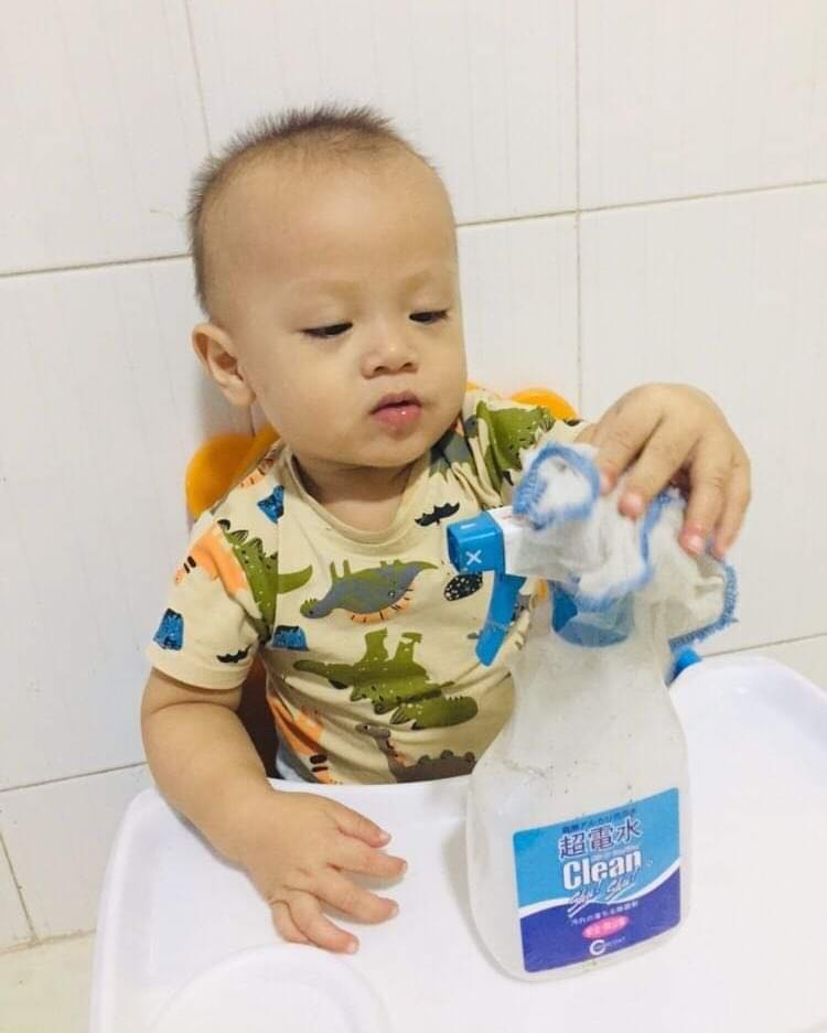Nhà mình có trẻ nhỏ, dùng loại này vệ sinh đồ chơi cho bé là yên tâm nhất.