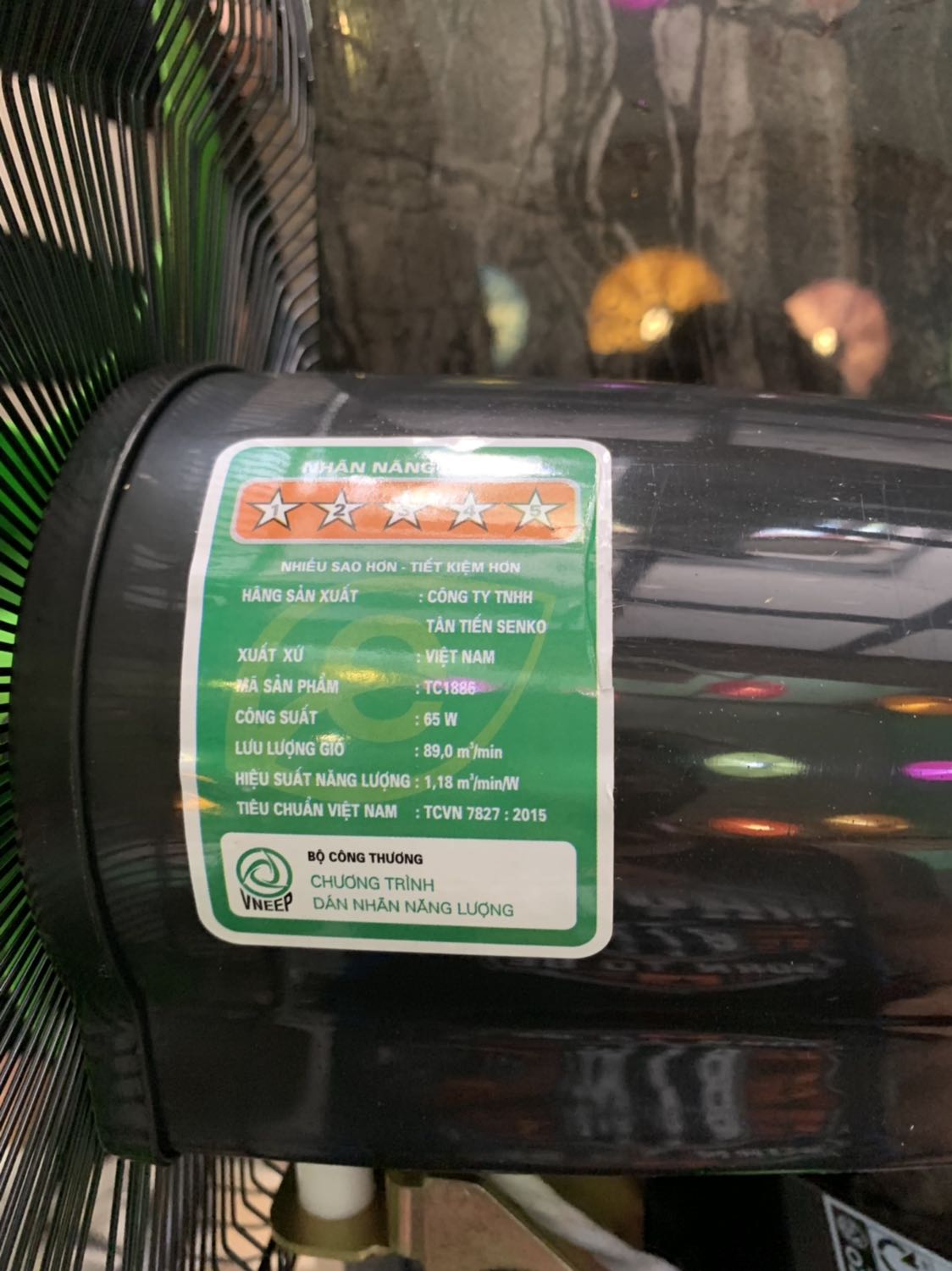 Ảnh và tiêu đề ghi 45W màu cam, giao quạt màu xanh lá 65W ko giống như tiêu đề. Tiki kiểm hàng ko chuẩn cũng giao luôn. Ảnh và tiêu đề ghi 45W màu cam, giao quạt màu xanh lá 65W ko giống như tiêu đề. Tiki kiểm hàng ko chuẩn cũng giao luôn.