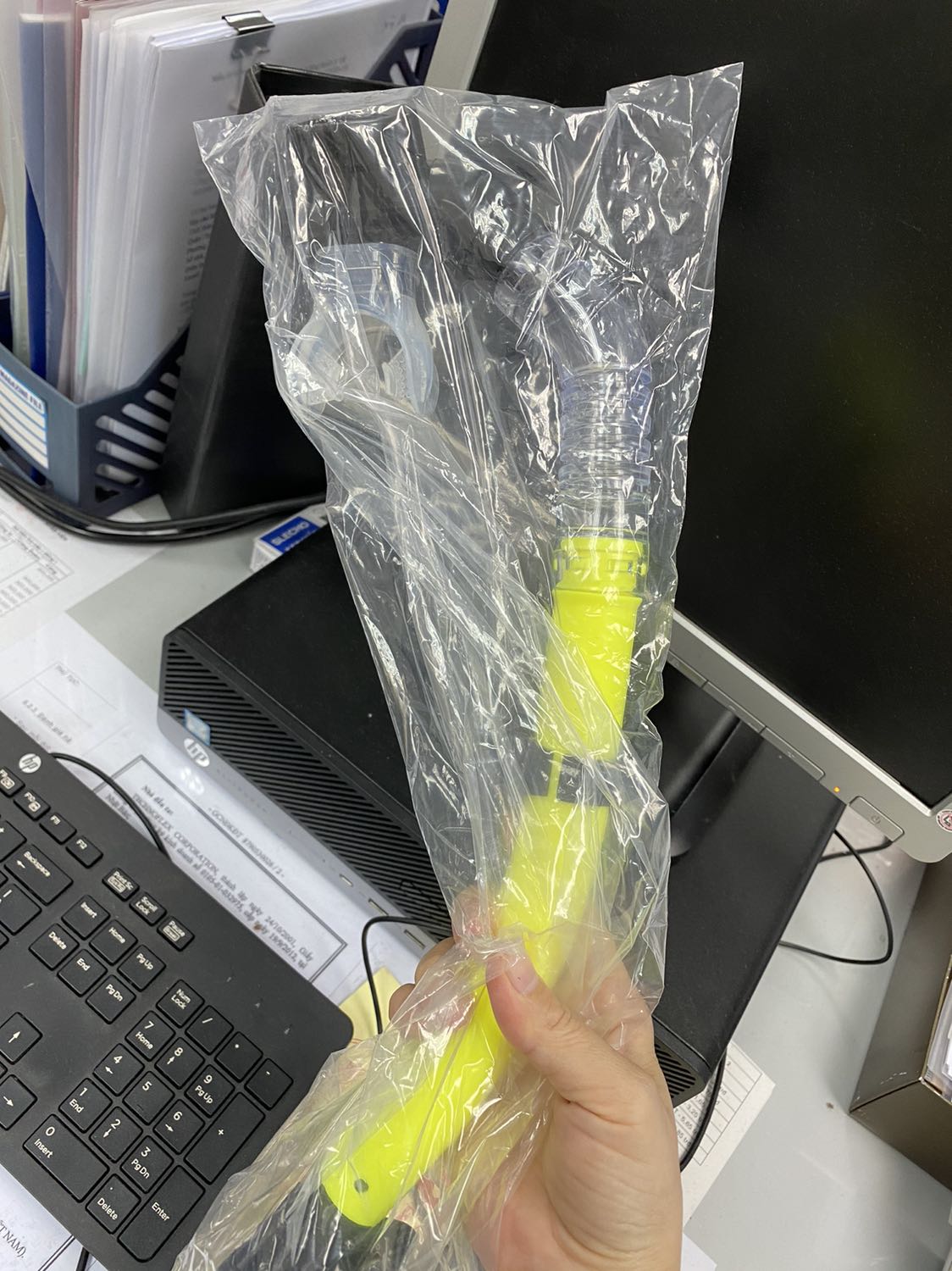 Kính đẹp xịn sò, mua được giảm giá sâu, rất đẹp và chắc chắn. Giao hàng cực nhanh. 9h sáng đặt tới trưa là có kính ở nhà. Rất đáng mua.