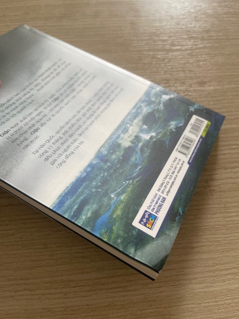 Sách mình mua bị gãy góc dưới