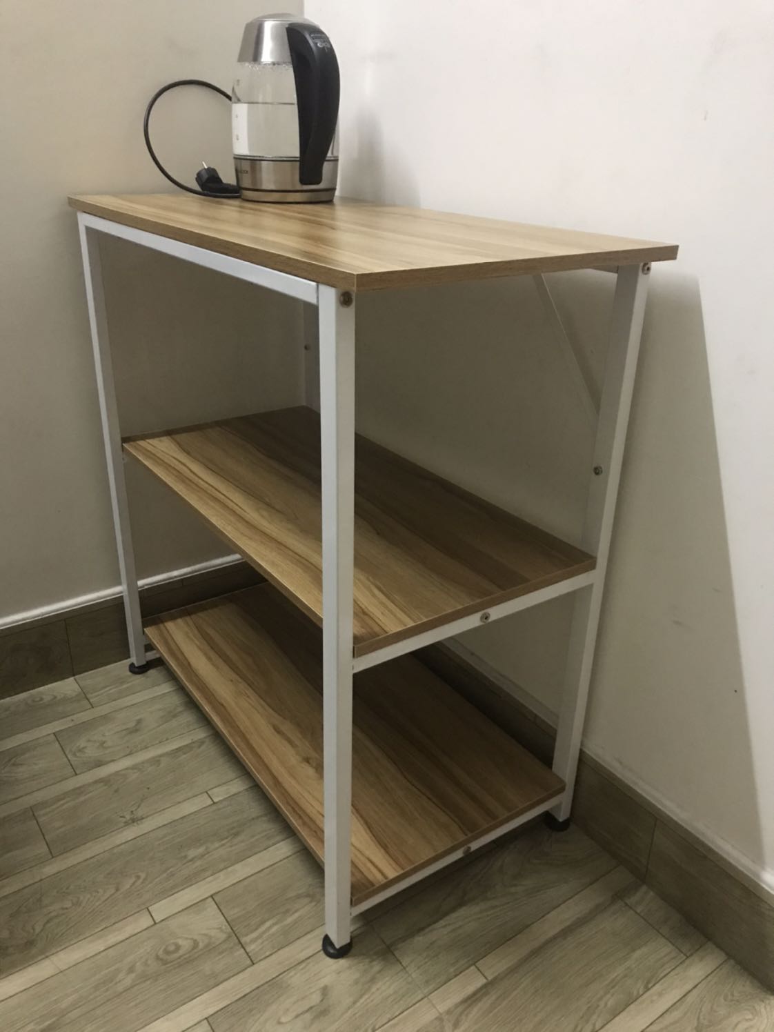 Kệ đẹp, chắc chắn, khung hơi khác với mẫu. Chọn khung màu đen nhưng giao màu trắng vẫn cho 4 sao nên mua