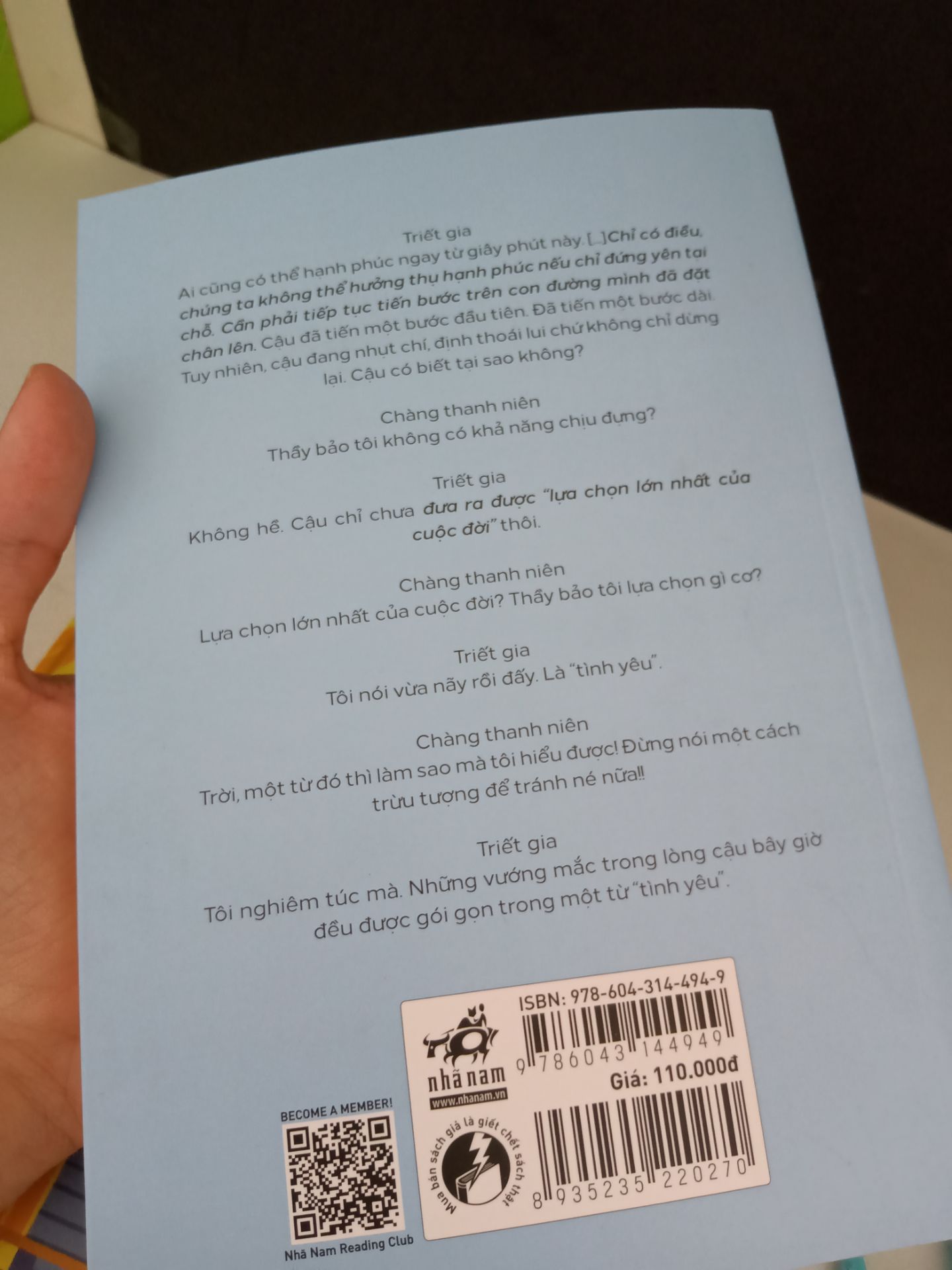 Đánh giá cao về khâu giao hàng của tiki, hàng mới đặt từ tối hôm qua mà trưa hôm sau đã có rồi. 
Sản phẩm ổn, đóng gói cần thêm một vài lớp chống sốc để sách ko bị móp góc. Vẫn cho tiki 5⭐ nhá.
Còn về nội dung thì chưa đọc nên chưa thể review đc.