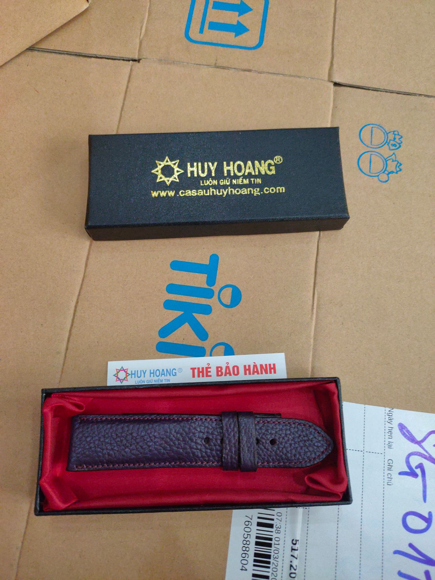 Đẹp rất đẹp... có hộp thẻ bảo hành rất thích... mua làm quà tặng thì rất tuyệt