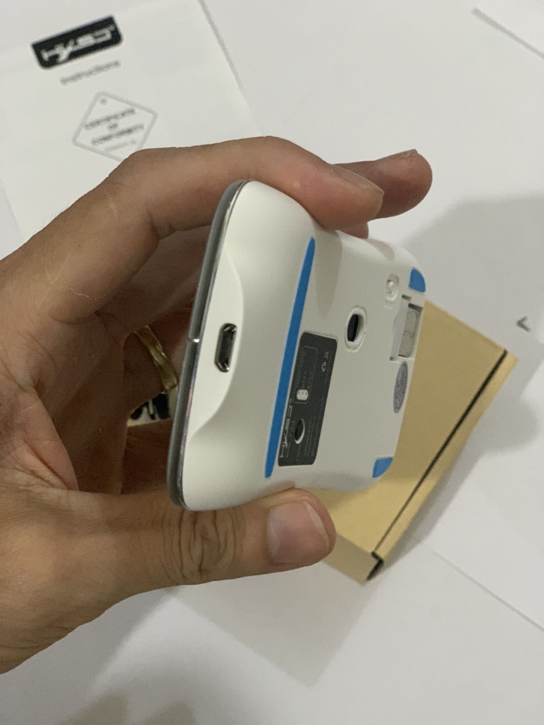 Chuột nhỏ gọn, rất đẹp, phím bấm êm. Màu bạc sang trọng rất hợp với màu máy tính mình. Sạc pin tiện lợi. Cho 5 sao