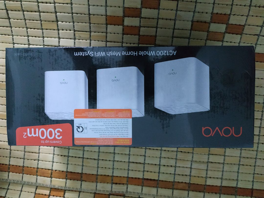 Hàng chính hãng Tenda Việt Nam phân phối, nguyên seal.
Nhà 3 tầng, gần 10 thiết bị kết nối liên tục (6 điện thoại và mấy thiết bị smarthome) nhưng mạng vẫn mạnh. Kiểm tra tốc độ mạng ở phòng bếp (cách xa cục phát chính) tương đương với tốc độ mạng dây cắm trực tiếp modem nhà mạng. Chuyển mạng qua các node rất mượt.
Nói chung hộ gia đình, 2-3 tầng lầu thì nên đầu tư.