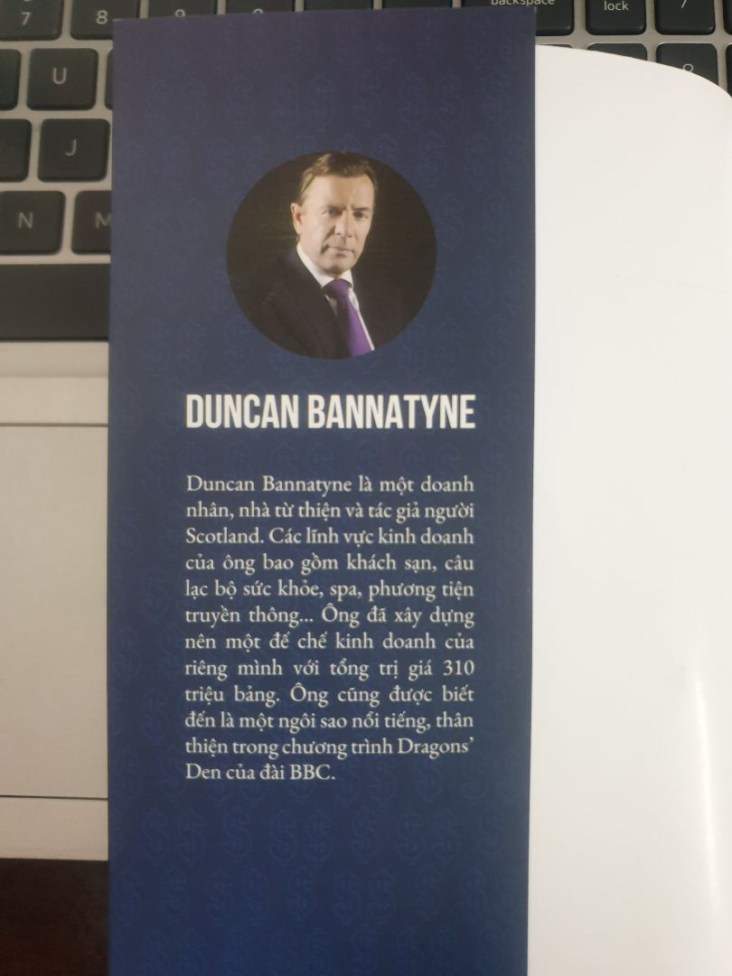 Cuốn sách hay đối với người chưa có thói quen Nghĩ về tiền một cách đúng đắn và thiết lập kế hoạch tài chính cho tương lai, đặc biệt là người trẻ hay có chi tiêu phung phí, không có kế hoạch và quý trọng đồng tiền. Tuy có một số loại hình tiền tệ và quy luật thu nhập chi tiêu chưa thật sự phù hợp tại nước ta. Nhưng người đọc sẽ hiểu thêm về lý thuyết tiền tệ, cách kiếm tiền, cách tiết kiệm tiền và đầu tư thông minh cho tương lai. Đúng như nội dung sách đã viết "Chìa khóa thông minh trong chuyện tiền nong không phải là kiếm nhiều tiền hơn mà là sử dụng chúng như thể nào".