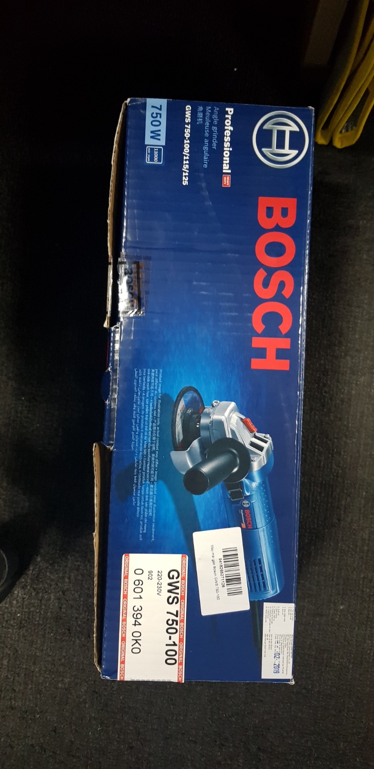 Giao nhanh, đầy đủ phụ kiện, tuy nhiên lỗi chung của dòng này là chốt tấm bảo vệ không đúng với các chốt trên máy. lắp được nhưng không đúng chốt nên hơi khó chịu. mong bosch cải thiện lại