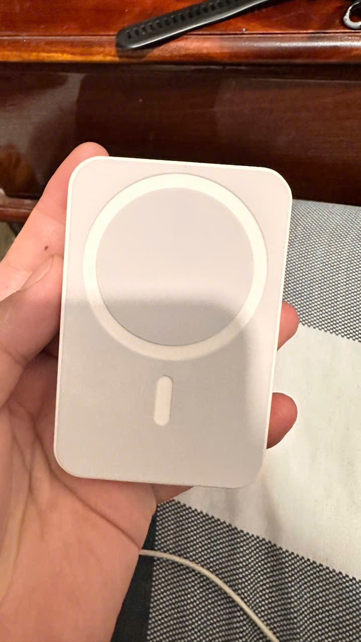 Nếu có ốp lưng thì hơi nhúc nhích