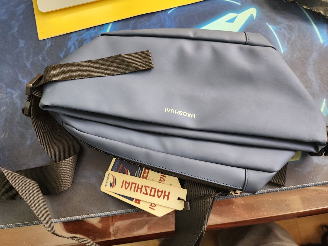 Mới nhận sp chưa dùng nhưng thấy chất liệu khá ổn, nhiều ngăn kéo- đúng hàng Tàu khựa Made