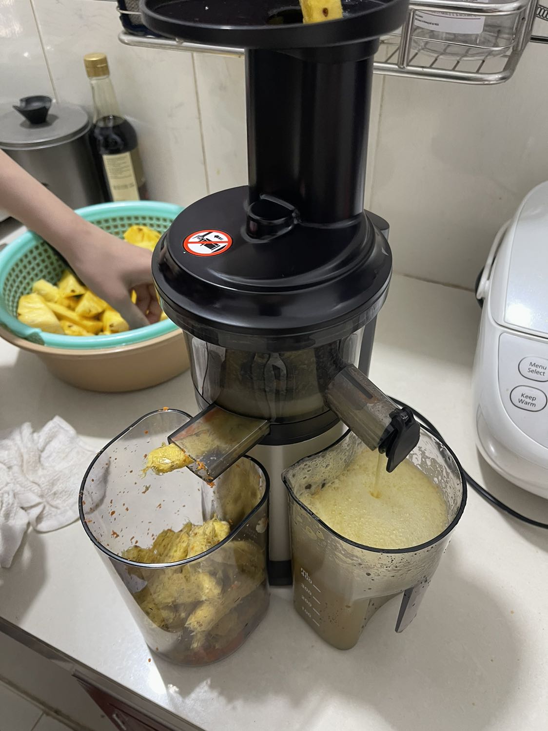 Đáng từng xu bỏ ra mua, tui đã sử dụng máy ép nhanh 2 năm nay, giờ đổi qua đây đáng từng xu bỏ ra, máy tốt, hy vọng bền bĩ. Đáng từng xu bỏ ra mua, tui đã sử dụng máy ép nhanh 2 năm nay, giờ đổi qua đây đáng từng xu bỏ ra, máy tốt, hy vọng bền bĩ.