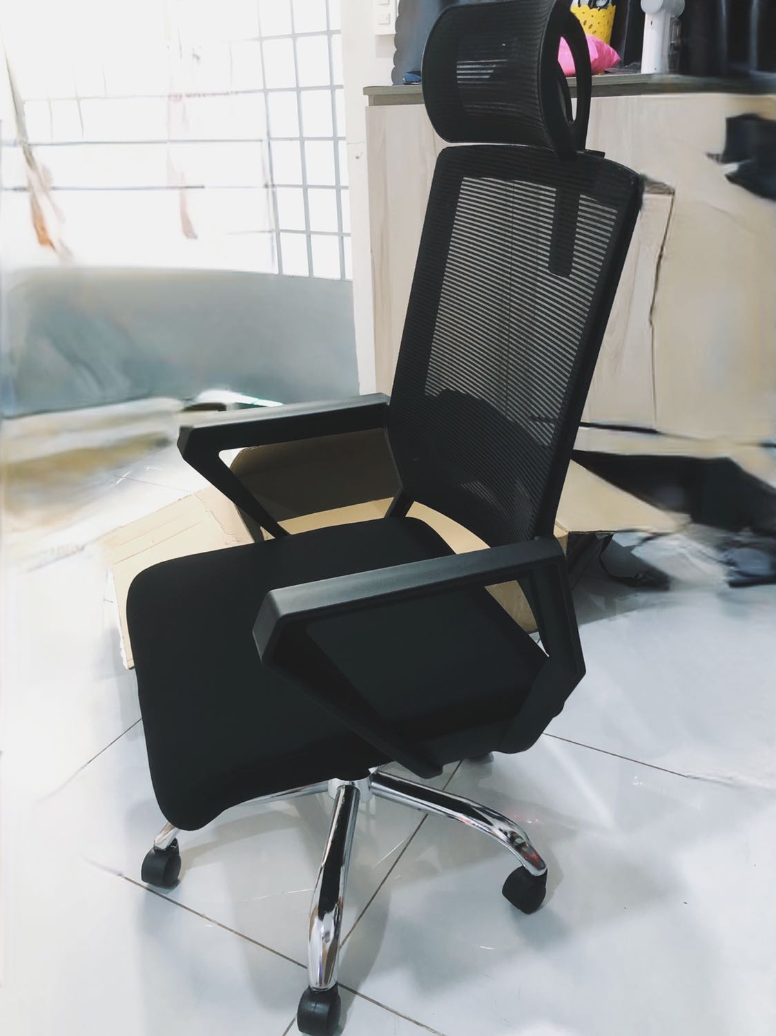 Giao nhanh hơn thời gian dự kiến, nhân viên nhiệt tình dễ thương
Ghế dễ ráp, đẹp và êm, rất đáng với giá tiền