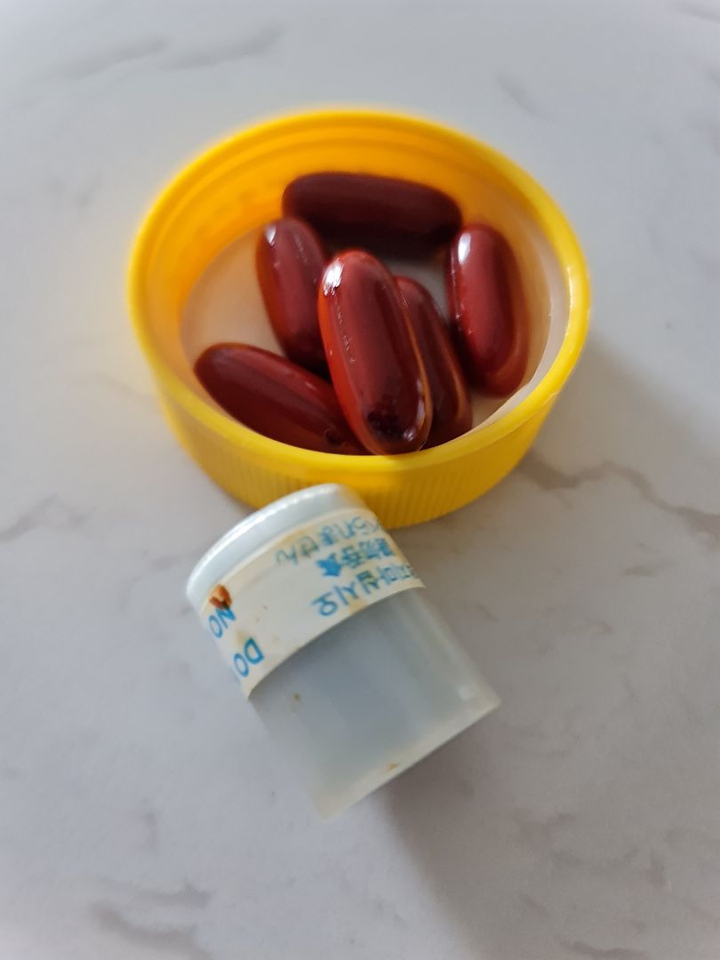 nhận hàng ko tem, thuốc bị ẩm, loang ra và ẩm cả nắp! không dám uống! nhận hàng ko tem, thuốc bị ẩm, loang ra và ẩm cả nắp! không dám uống!