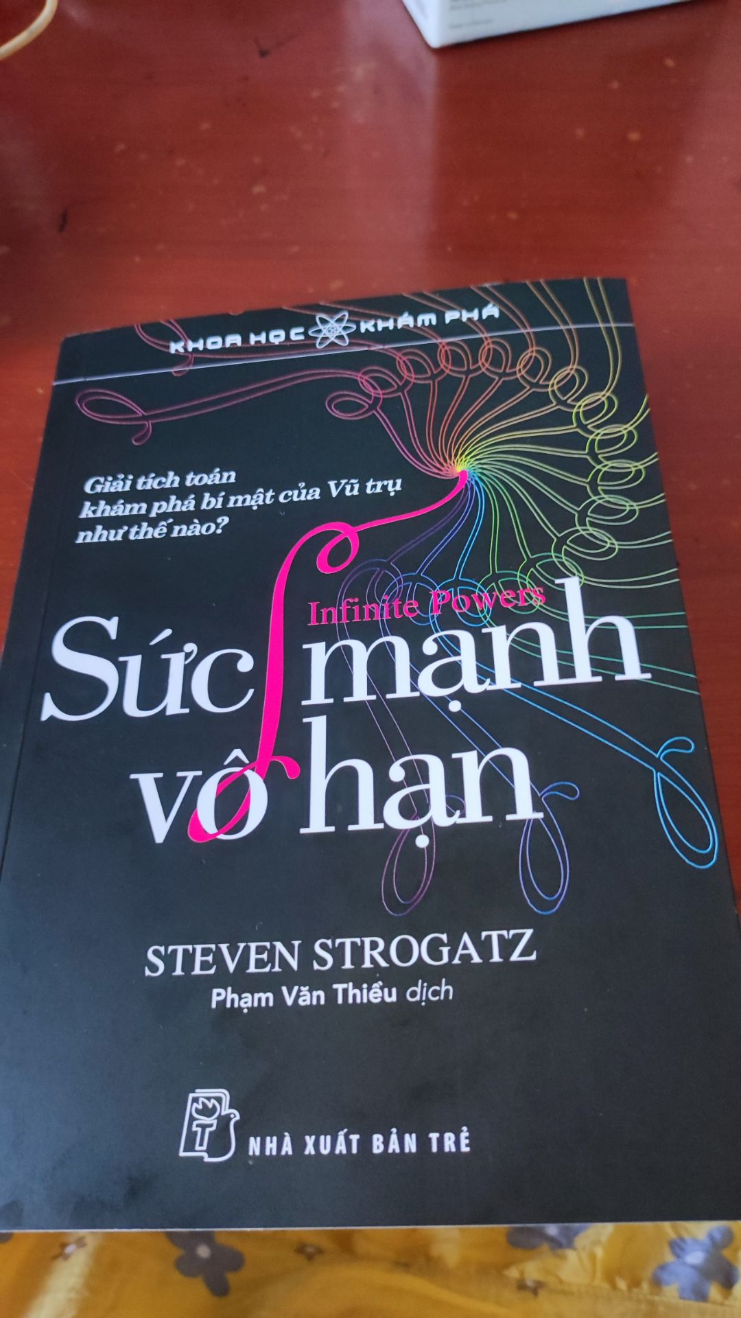 con gái 17 tuổi phàn nàn không biết học toán nhiều để làm chi! Mua sách về thấy con đọc có vẻ thích thú lắm