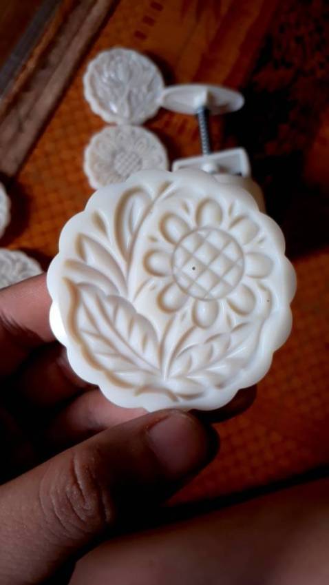 Ship nhanh phết, sản phẩm đẹp hơn mình nghĩ, nhựa dày dặn chắc chắn không ọp ẹp, mua về tập tành làm bánh cho vui