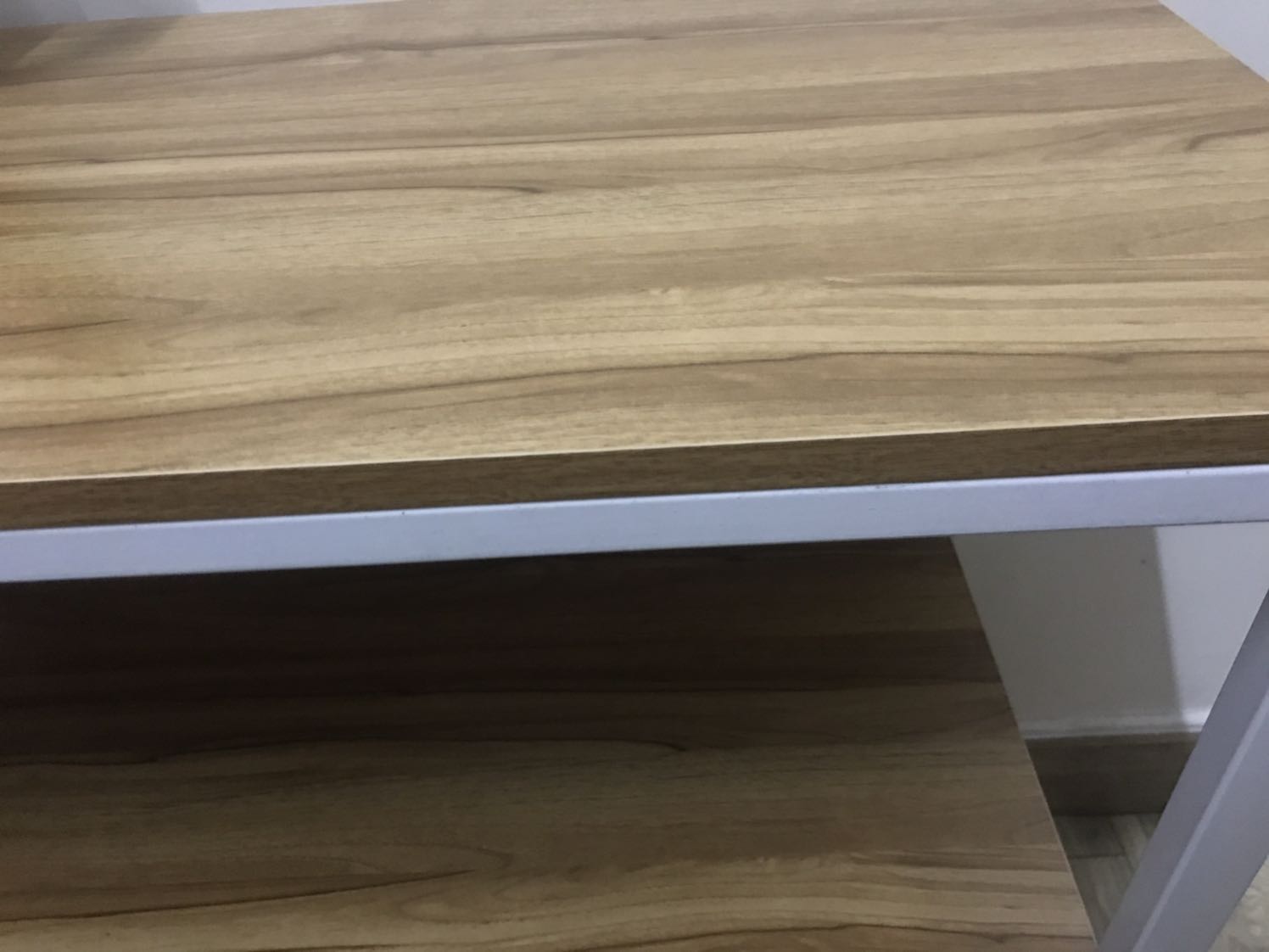 Kệ đẹp, chắc chắn, khung hơi khác với mẫu. Chọn khung màu đen nhưng giao màu trắng vẫn cho 4 sao nên mua