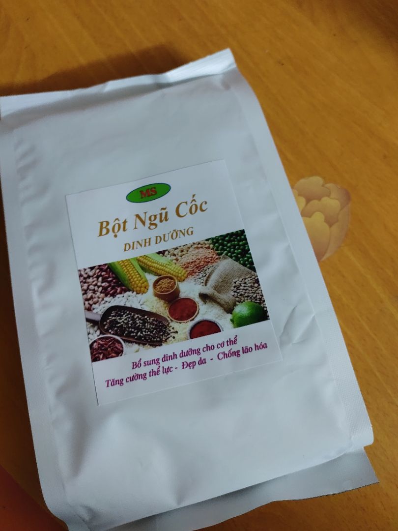 Sản phẩm đóng gói chắc chắn, cẩn thẩn, đúng khối lượng đã ghi. Bột có mùi thơm nhẹ và không có dấu hiệu ẩm mốc. Cảm nhận cá nhân thấy vị hơi khó uống do thấy rõ vị ngô nếp.