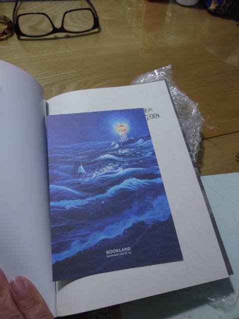 Sách đẹp, đóng gói kỹ, chỉ có giao hàng, bữa đầu không giao mà nói là mình hẹn lại giao vào thứ hai. Giao hàng chán quá nên lâu.