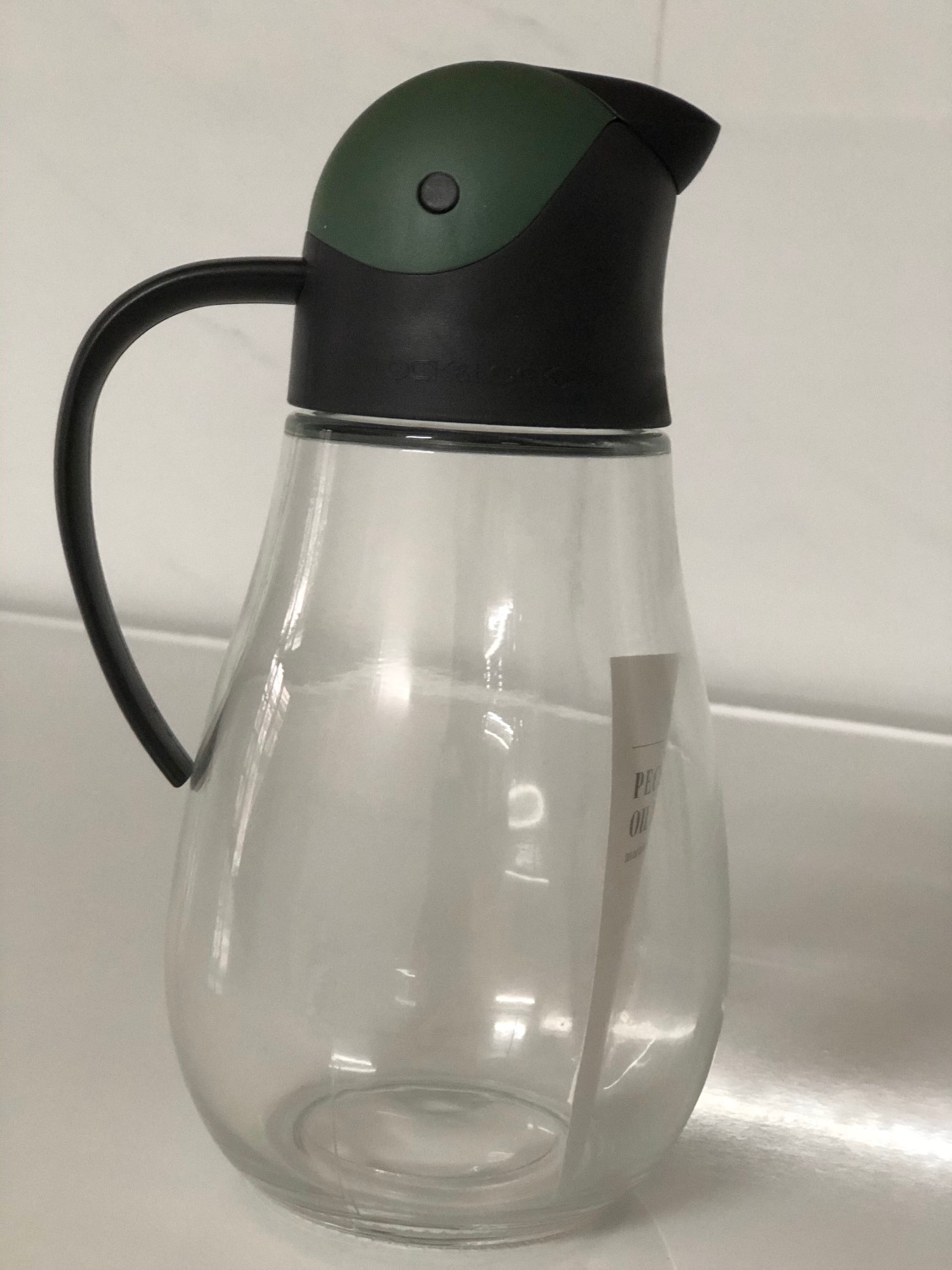 Bình rất đẹp, hình con chim cánh cụt dễ thương, mình có mua 1 bình màu đỏ loại bình thường của Lock Lock rồi, rất là ưng ý, nay mua thêm bình này về đựng nước mắm nữa.
Đóng gói rất kỹ, bọc bóng khí cẩn thận, ko dễ bể ra đc.
Rất hài lòng với sản phẩm và dịch vụ của Tiki.
Từ ngày mua gói Tikinow của Tiki thì có hàng gì cần mua cứ lên Tiki tìm, đặt mua nhận nhanh trong 2 tiếng, ưng lắm luôn ấy.