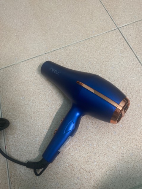 Mình đặt màu đen nhưng shop giao màu xanh lại đang cần gấp thời gian giao hàng thì lâu chán ko muốn đổi