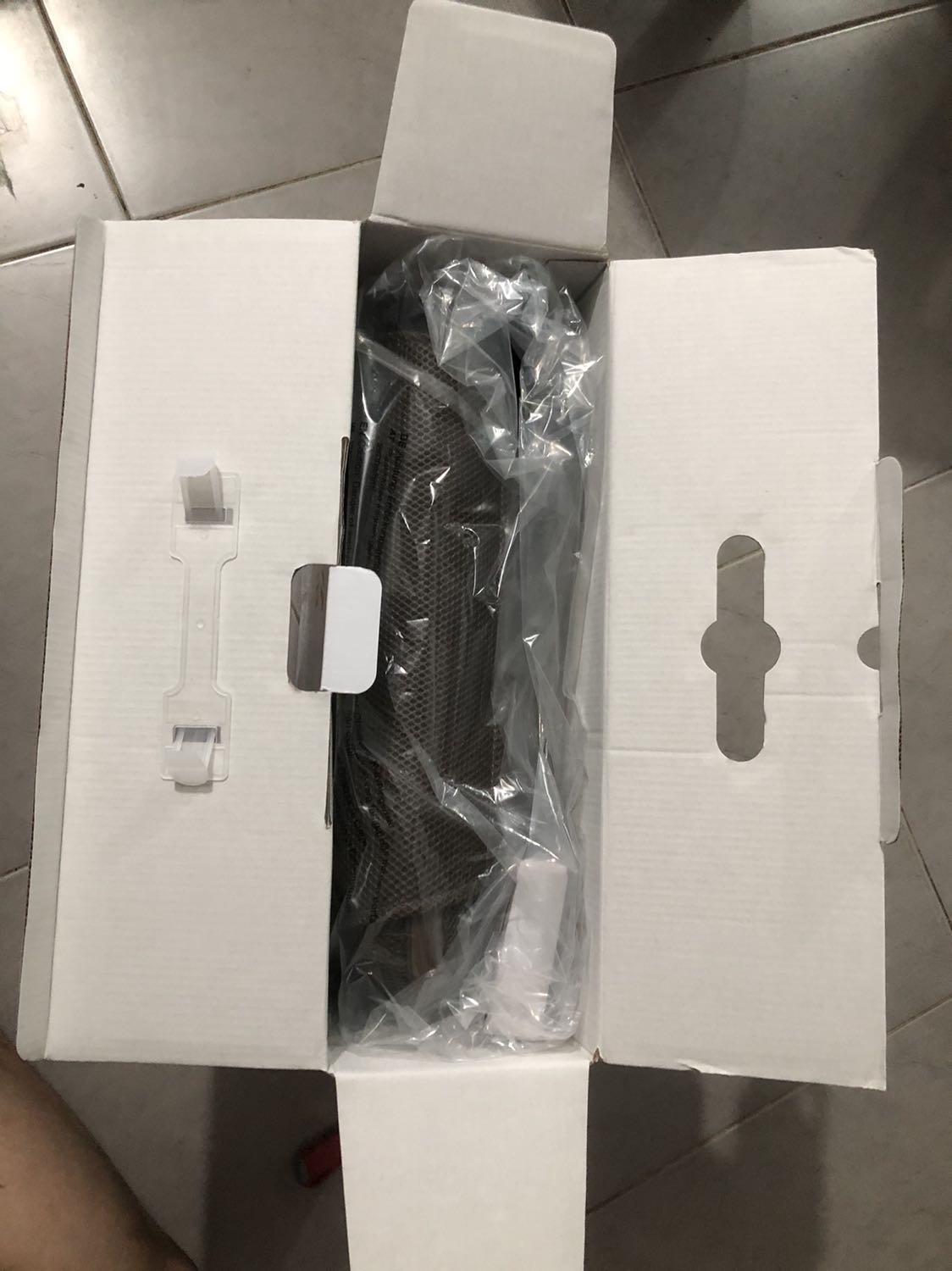 Bên tiki đóng gói kĩ. Sản phẩm nước ngoài nhưng vẫn có hướng dẫn tiếng việt. Cần lưu ý không sd sản phẩm này cho người bị thoát vị đĩa điệm, chấn thương...