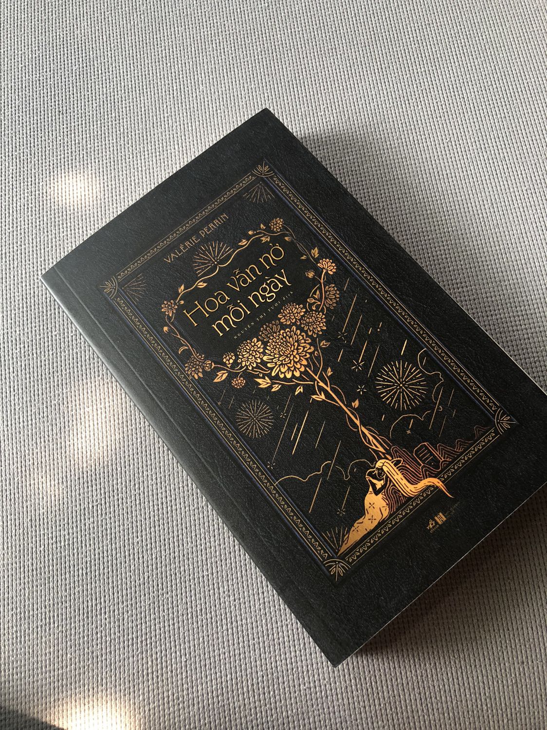 1 quyển sách cực kì hay, mình đã gợi ý cho rất nhiều bạn bè của mình. Mặc dù nội dung của sách về cái chết, nhưng ko u buồn, làm cho mình thay đổi rất nhiều về cái nhìn của hành trình trong cuộc đời, lời văn lãng mạn. Xứng đáng 5 sao