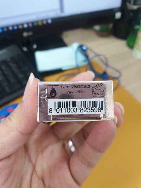 mùi thơm dễ chịu, hàng đúng mã vạch của Italy. số trên vỏ và chai trùng khớp nên uy tín. cám ơn shop