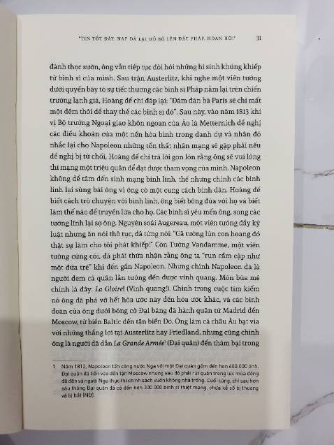 Sách hay. Miêu tả chi tiết trận đánh. Đọc sách cảm nhận như được sống trong giây phút của trận đánh. Góc nhìn rộng, cuốn hút, không đơn thuần là kể sử.