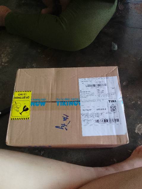 lần đầu mua trên Tiki, hàng chính hãng 100% nha, thấy nhiều người đánh giá là hàng móp méo, mà mình nhận hàng thì nguyên vẹn ạ, giá hời hơn ở CH tận 90k, sẽ ủng hộ shop nhìu lần nữa