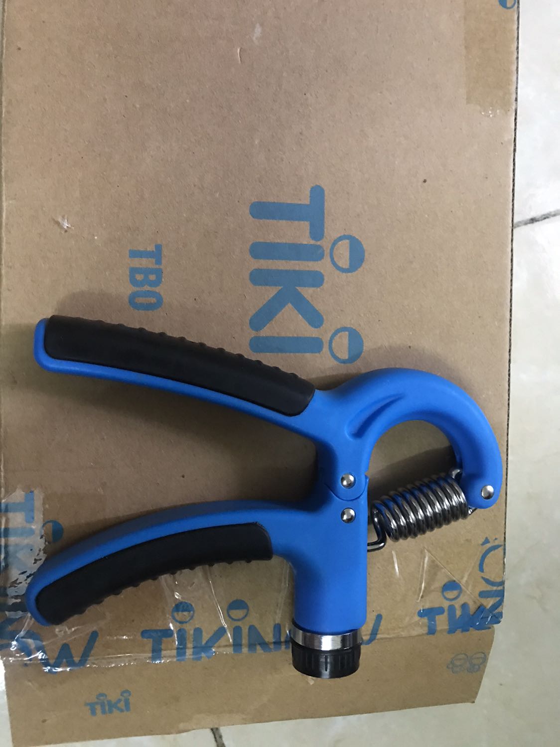 lực bóp khá chắc chắn, dụng cụ luyện tay khá tốt, có nhiều mức độ từ 5 đến 60 kg. hài lòng với chất lượng so với mức giá