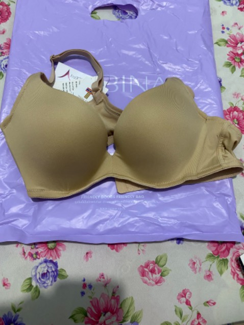 Áo có gọng, form cứng, hơi rộng xíu