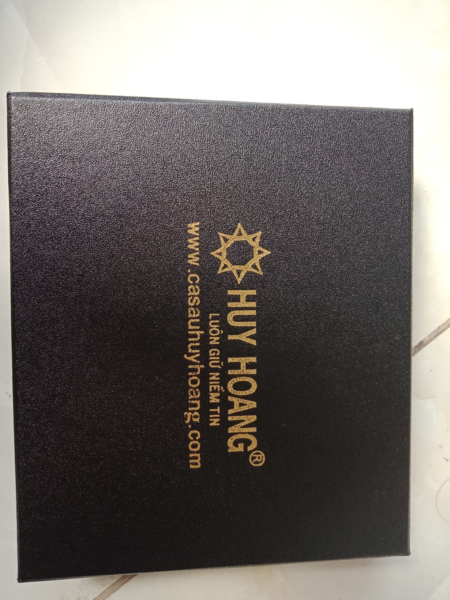 Ví nam da bò mềm mại , dập vân cá sấu tăng thêm phần sang trong... Huy Hoàng là thương hiệu mình luôn tin chọn