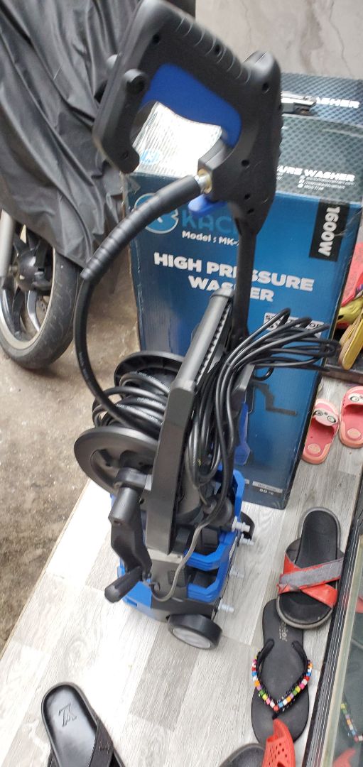 sản phẩm đẹp như mô tả.phụ kiện đầy đủ *** thấy máy ổn lực nước phun mạnh.giao hàng rất nhanh. sản phẩm đẹp như mô tả.phụ kiện đầy đủ *** thấy máy ổn lực nước phun mạnh.giao hàng rất nhanh.