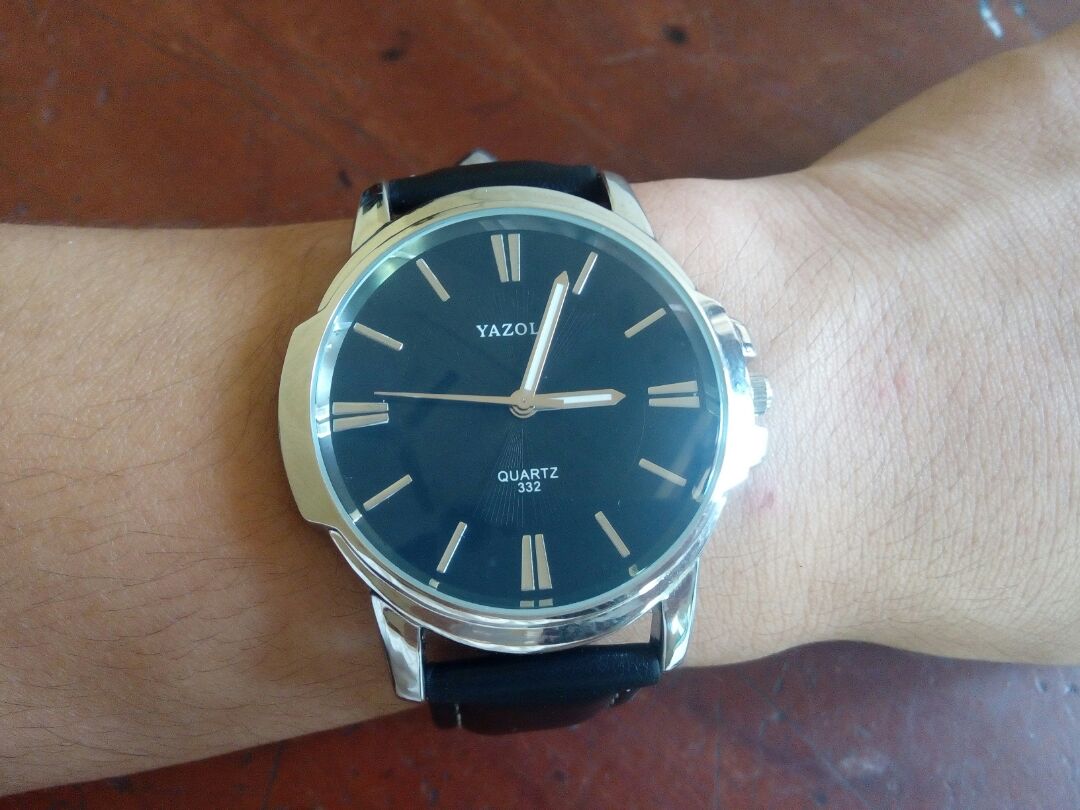 giao hàng muộn quá ,đặt suốt từ hôm 29,30 j đấy mà tận 13 với nhận được.xong lại giao cho cái hết pin tưởng hỏng ,cũng may tặng thêm 1 cục pin ,thế là lần mò tự thay. còn ngoại hình đẹp giống hình ,cảm giác cũng tốt ,còn bền hay ko phải đợi thời gian mới biết được..