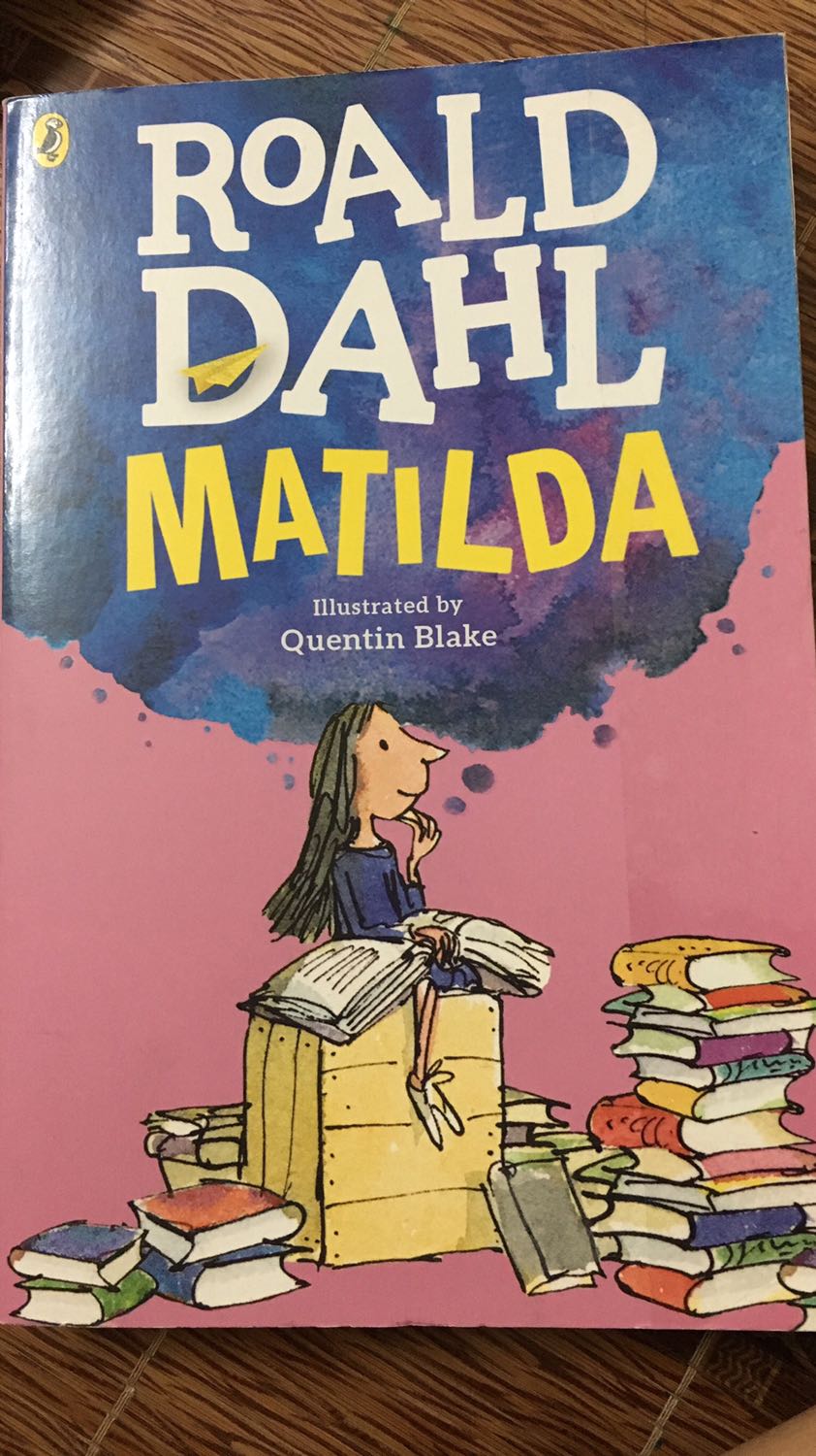 Mình thích quyển này tiếng Việt nên mua bản tiếng Anh. Quyển Tiki giao không giống hình quảng cáo, sách lại còn bị cũ và quăn mép nữa, hơi bị thất vọng.