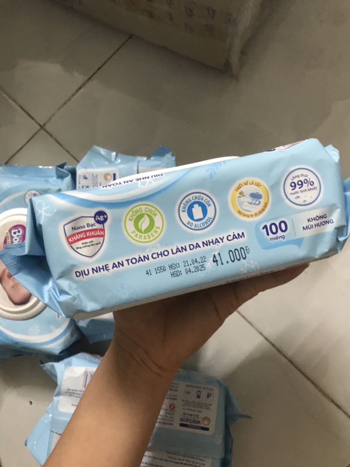 Khăn ướt Bobby chất lượng như ngày nào, thích cách gói hàng của Tiki, cẩn thận lắm luôn! Sẽ ủng hộ dài dài