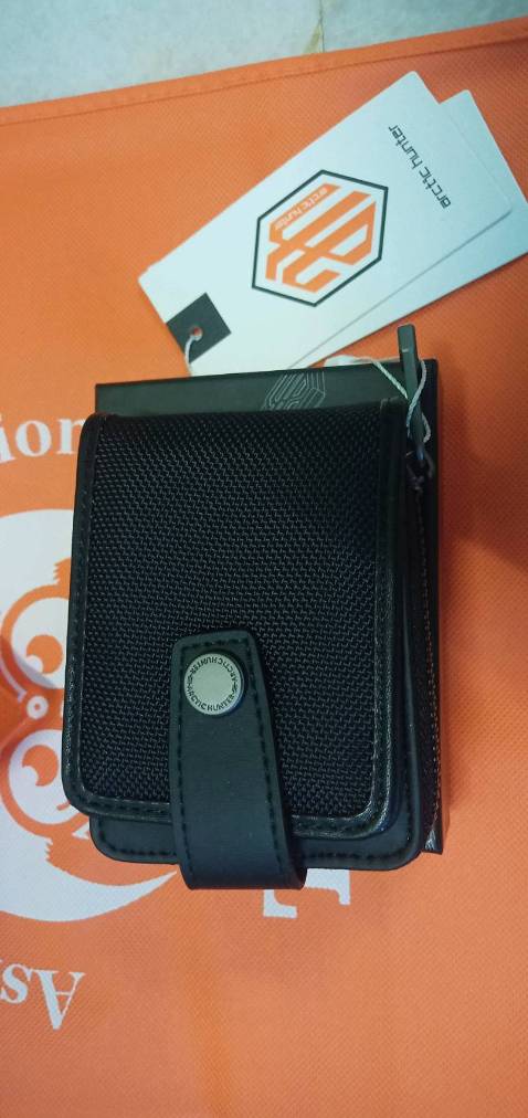 Mua cái ví mà cảm giá như đập hộp điện thoại ấy, shop gói đẹp mà cưng quá, cầm cái vi thấy đáng đồng tiền bát gạo. Mình mua nhiều lần rồi shop còn chủ động nt tặng mã giảm giá, cưng quá cưng. cho 10 sao.